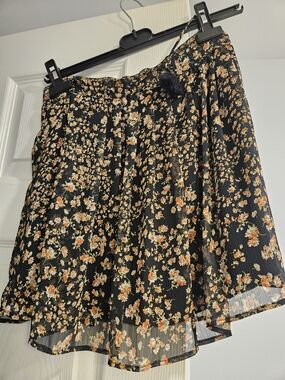 Mango Classic - Black Floral Pleated Skirt - Contempory Vintage